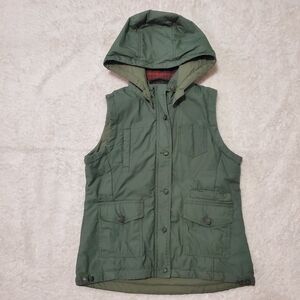 Army Green Hooded Vest by Natural Reflections. Size Medium.